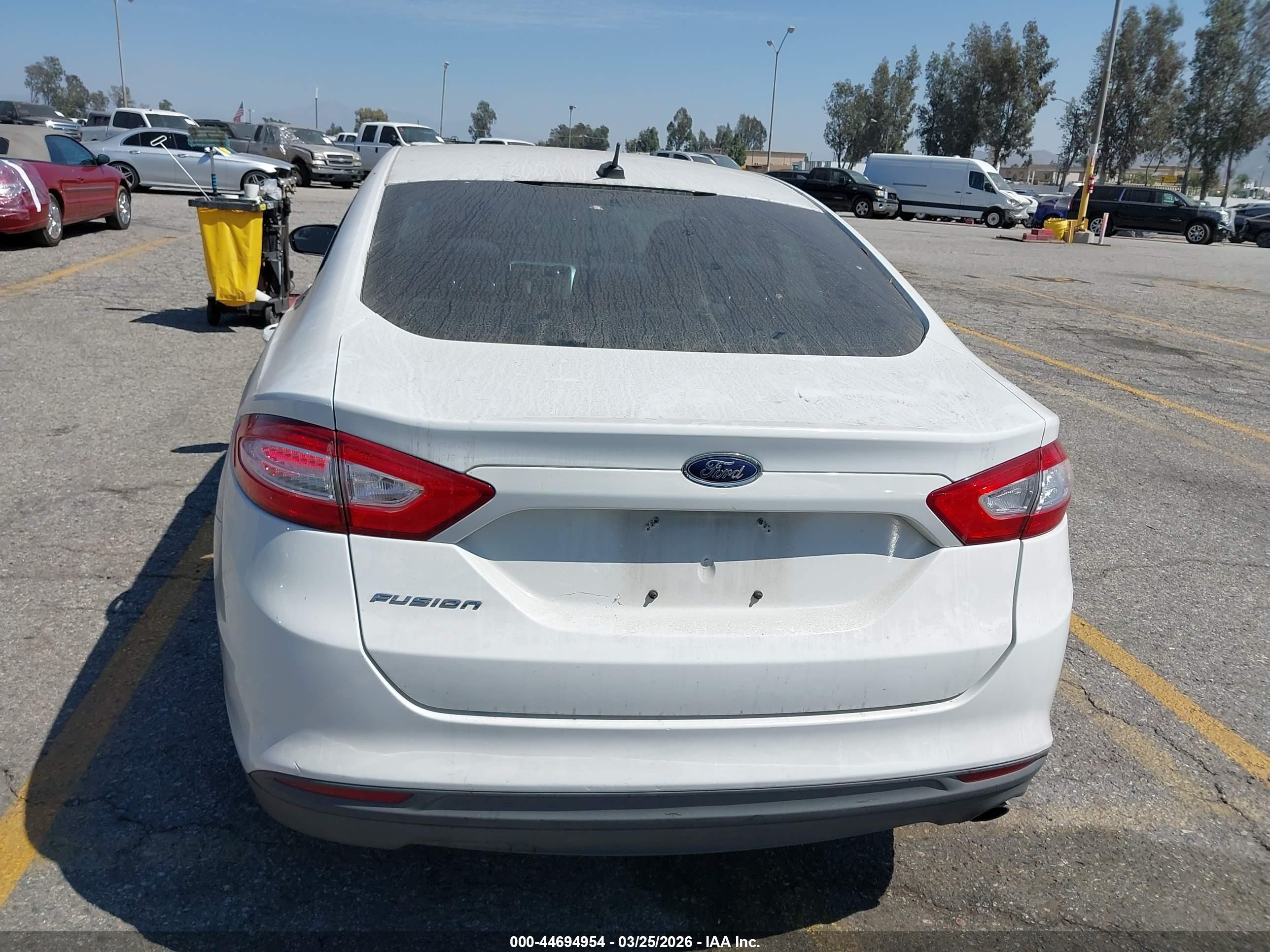 2014 Ford Fusion S Белый vin: 3FA6P0G75ER322445