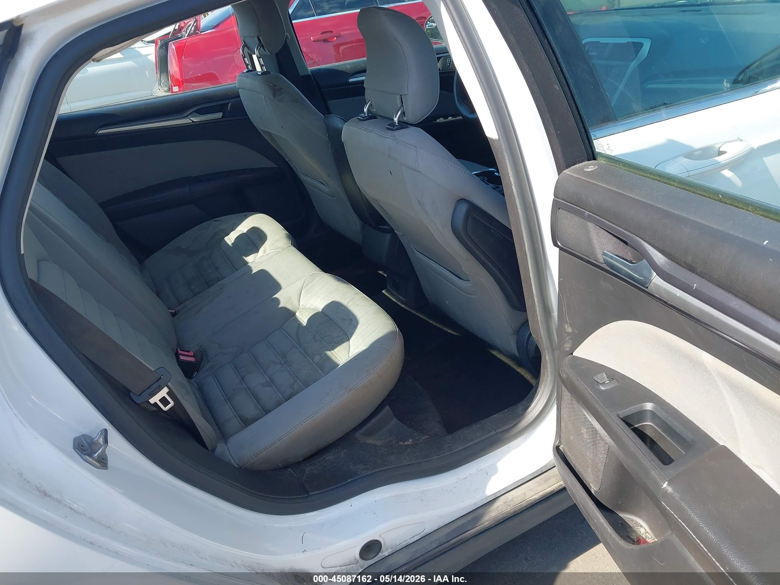 2014 Ford Fusion S White vin: 3FA6P0G75ER338600