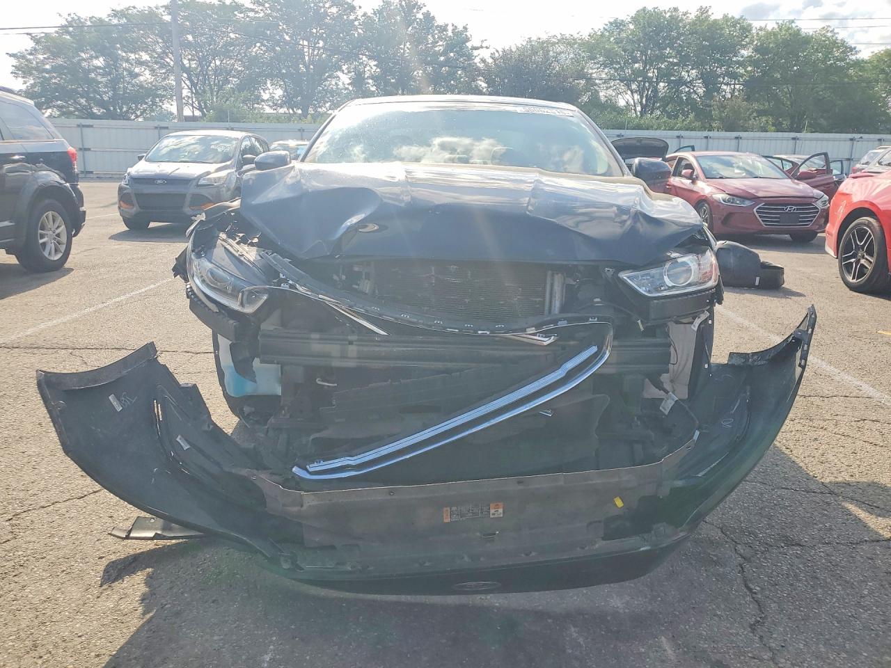 2015 Ford Fusion S Серый vin: 3FA6P0G75FR118035