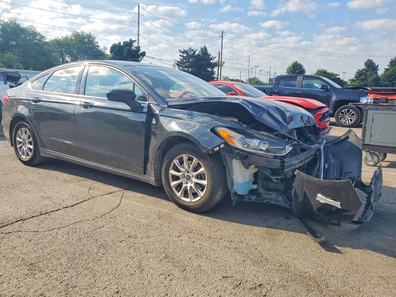 2015 Ford Fusion S Серый vin: 3FA6P0G75FR118035