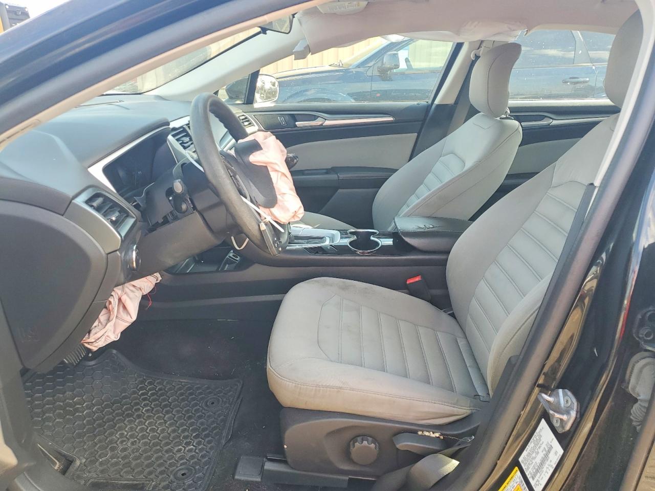 2015 Ford Fusion S Серый vin: 3FA6P0G75FR118035