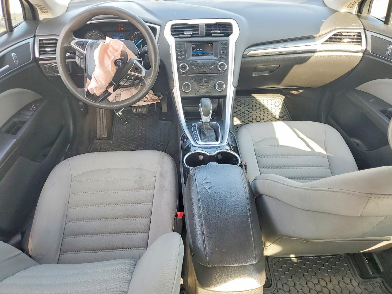 2015 Ford Fusion S Серый vin: 3FA6P0G75FR118035
