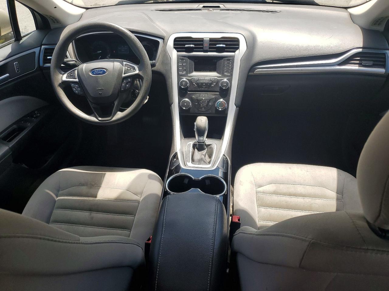 2015 Ford Fusion S Золотой vin: 3FA6P0G75FR194774