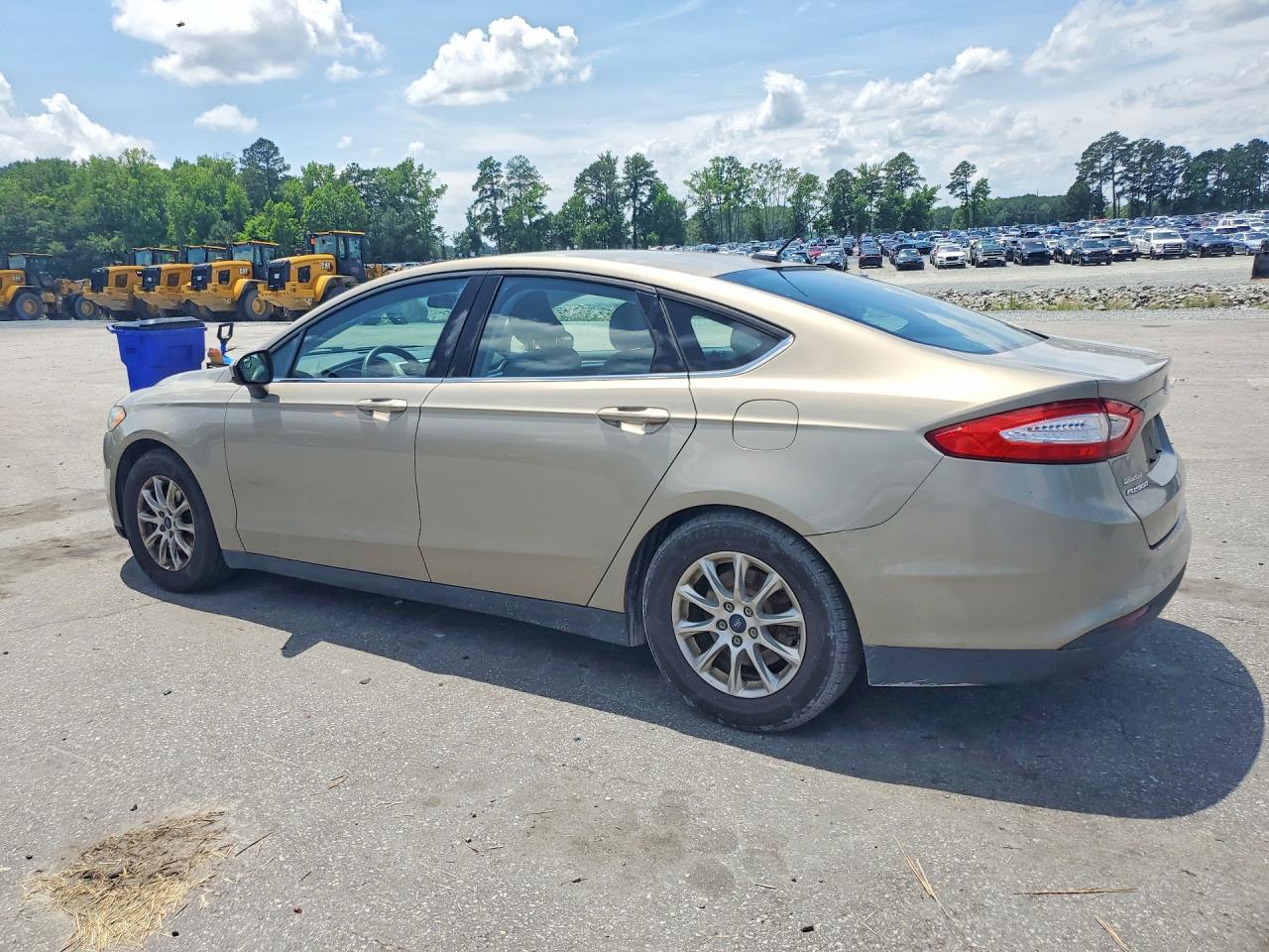 2015 Ford Fusion S Золотой vin: 3FA6P0G75FR194774