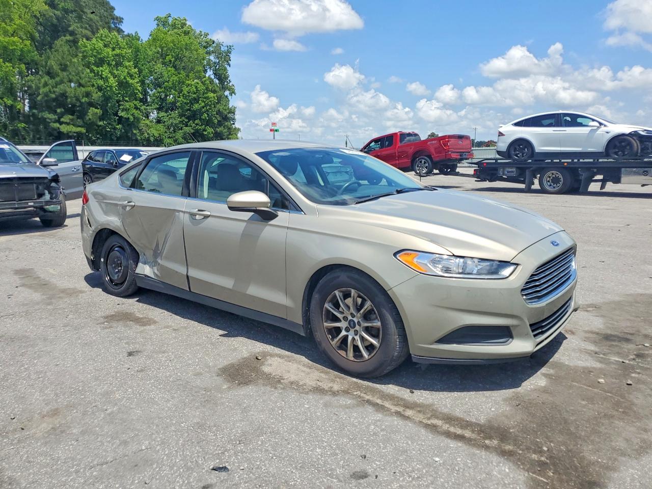2015 Ford Fusion S Золотой vin: 3FA6P0G75FR194774