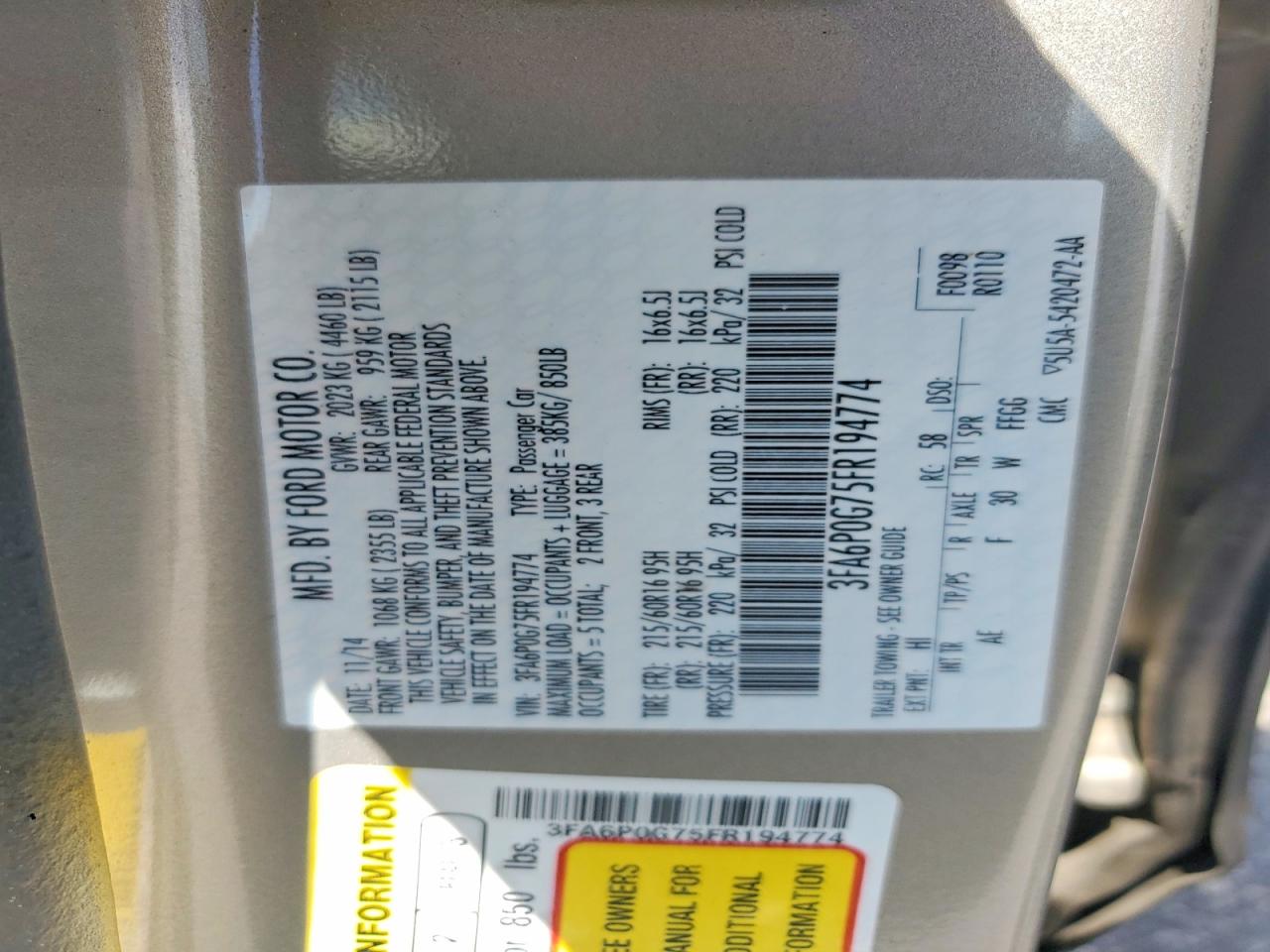2015 Ford Fusion S Золотой vin: 3FA6P0G75FR194774