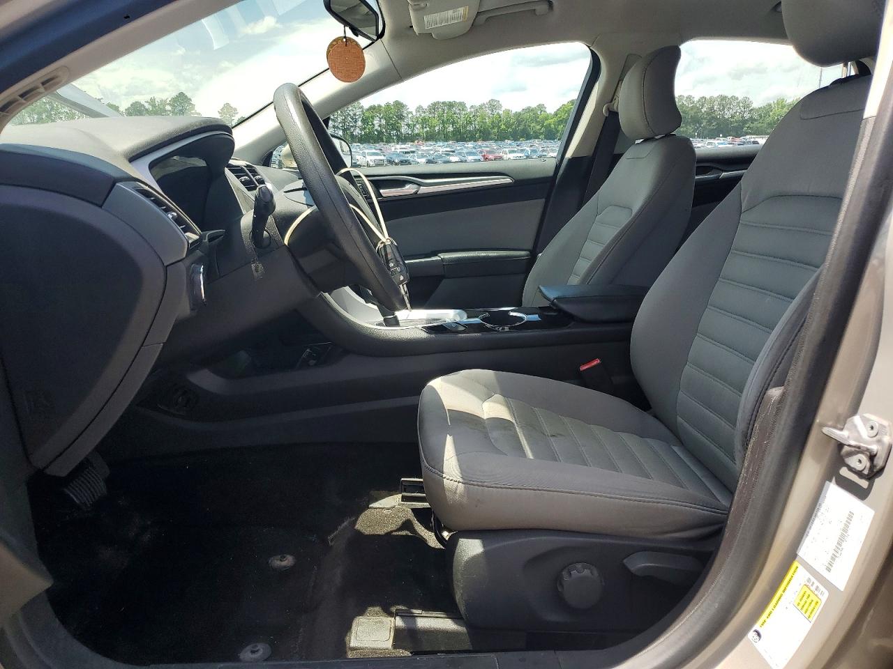 2015 Ford Fusion S Золотой vin: 3FA6P0G75FR194774