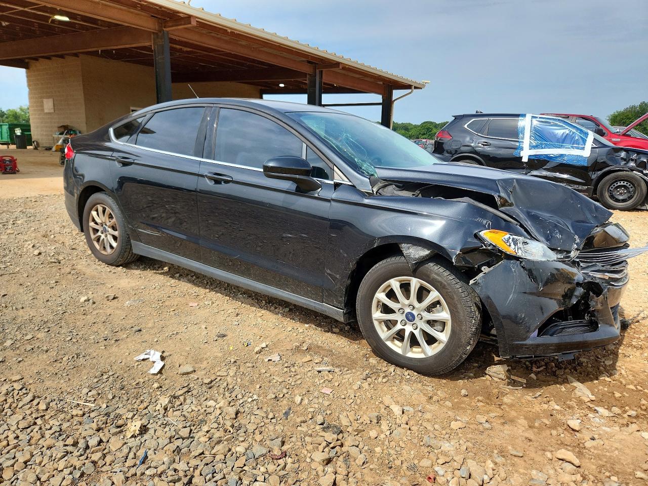 2015 Ford Fusion S Черный vin: 3FA6P0G75FR288945