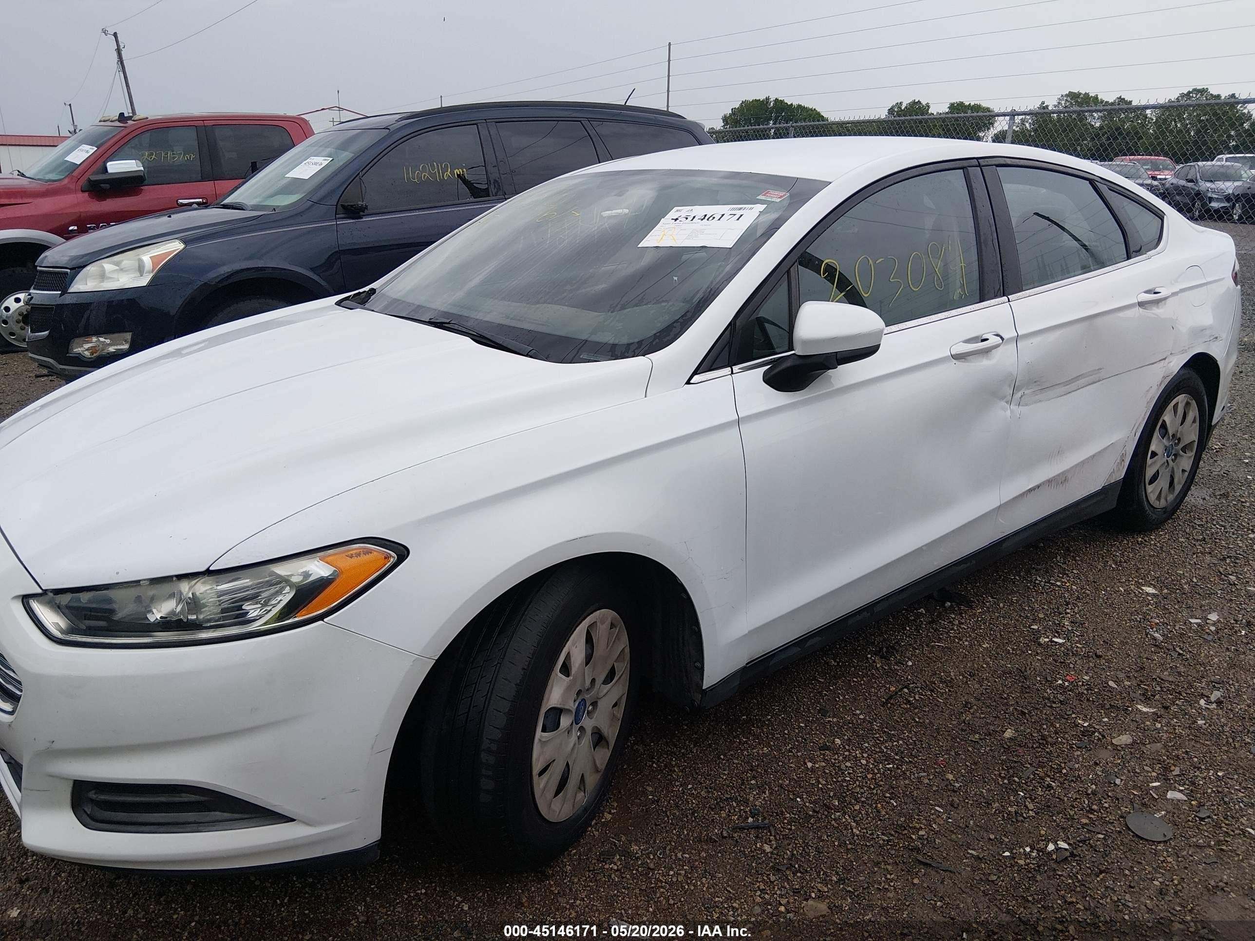 2013 Ford Fusion S White vin: 3FA6P0G76DR179732