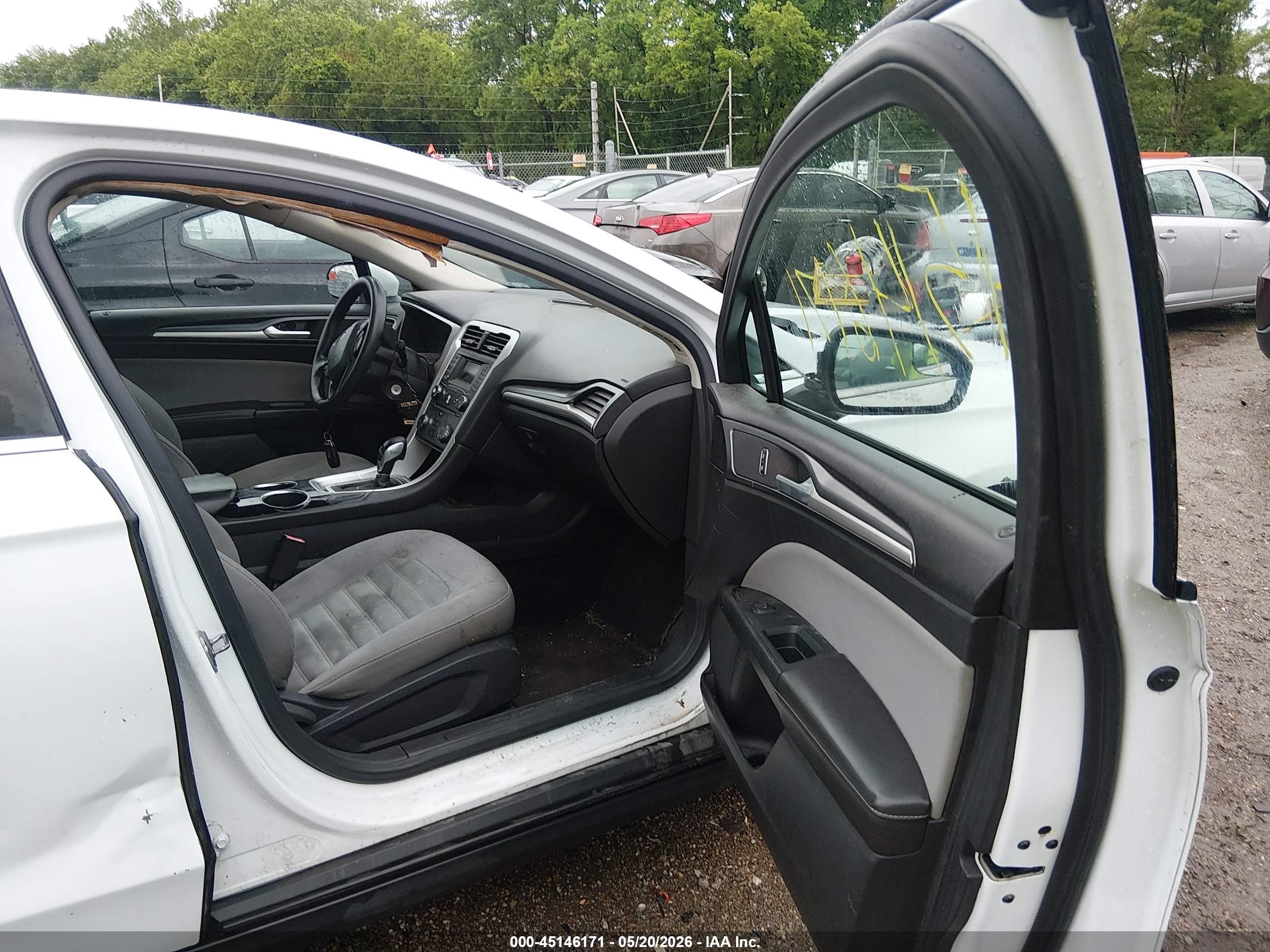2013 Ford Fusion S White vin: 3FA6P0G76DR179732