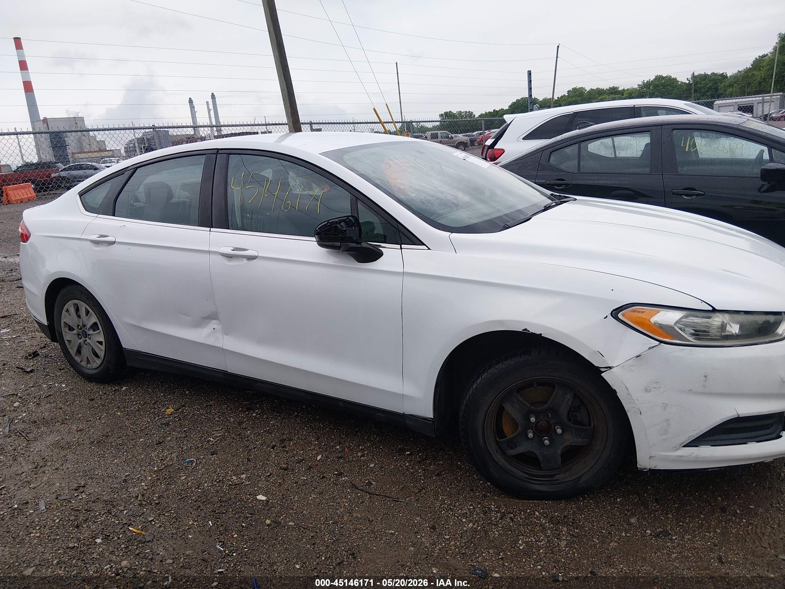 2013 Ford Fusion S White vin: 3FA6P0G76DR179732