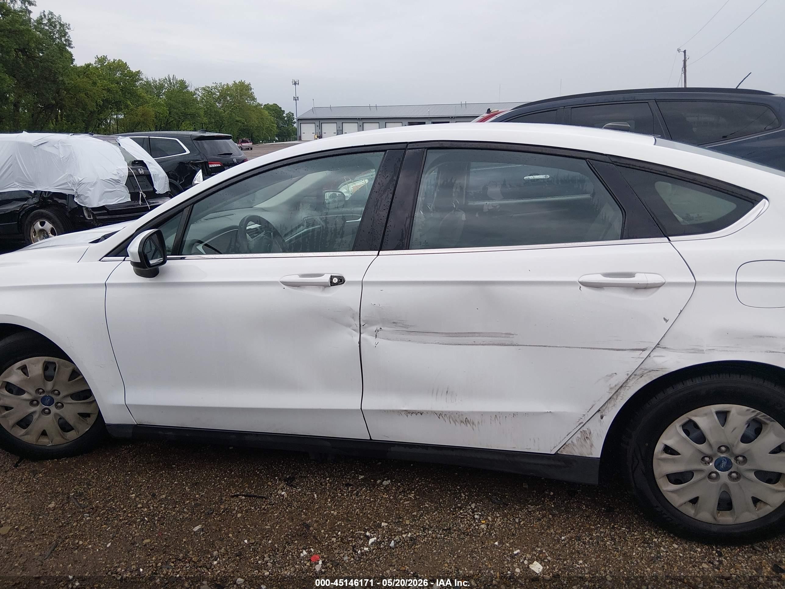 2013 Ford Fusion S White vin: 3FA6P0G76DR179732