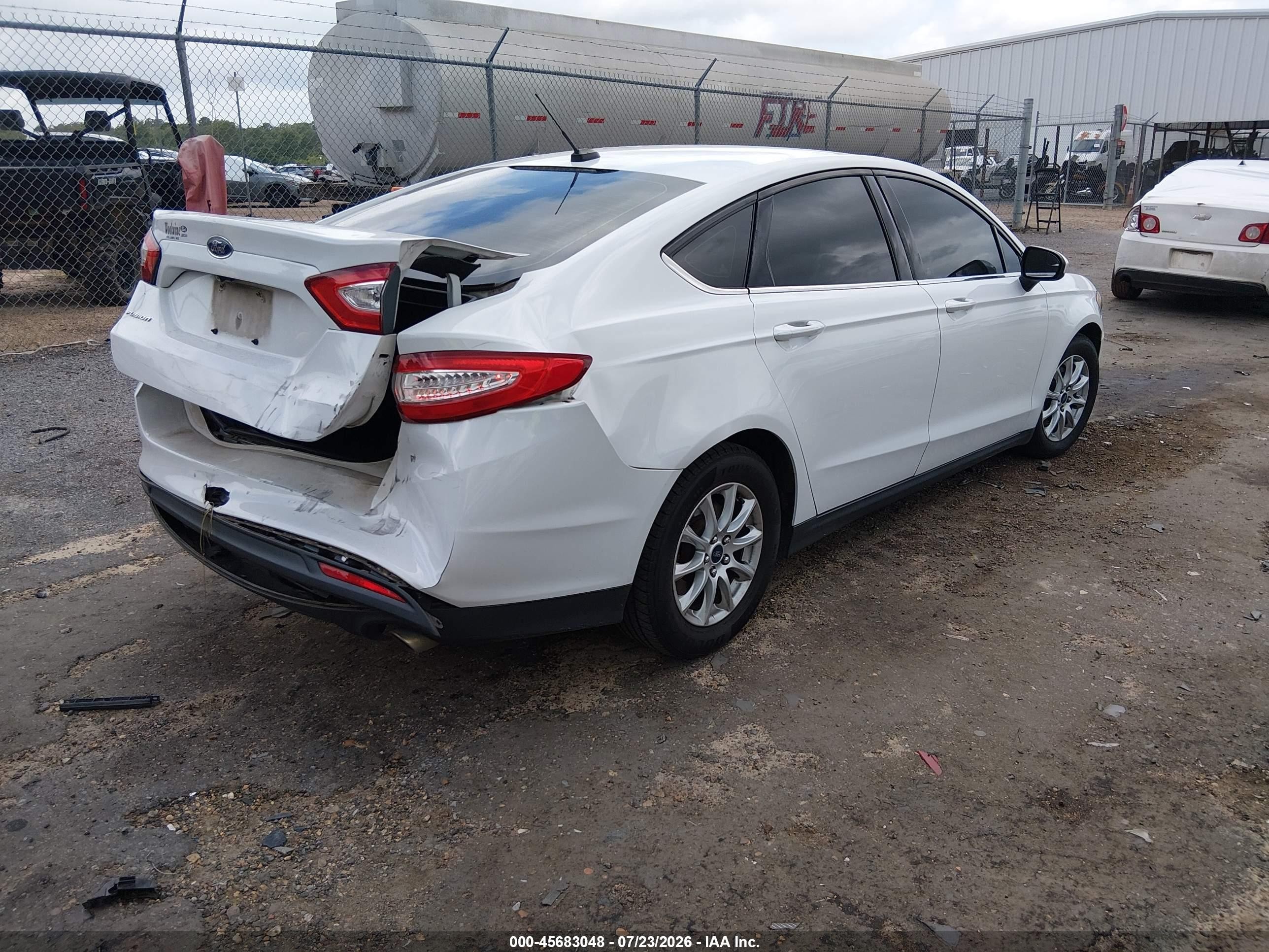 2015 Ford Fusion S White vin: 3FA6P0G76FR251208