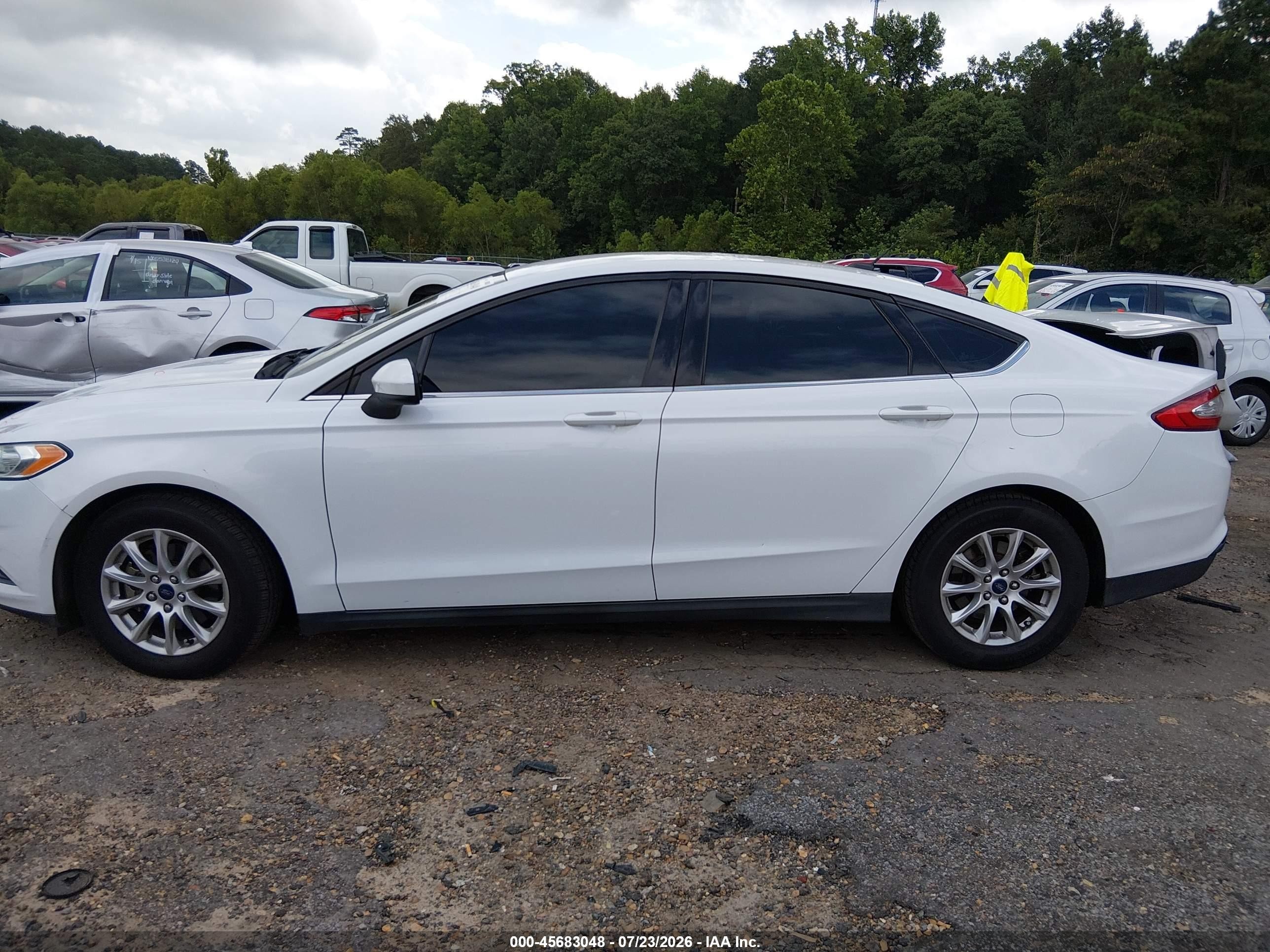 2015 Ford Fusion S White vin: 3FA6P0G76FR251208