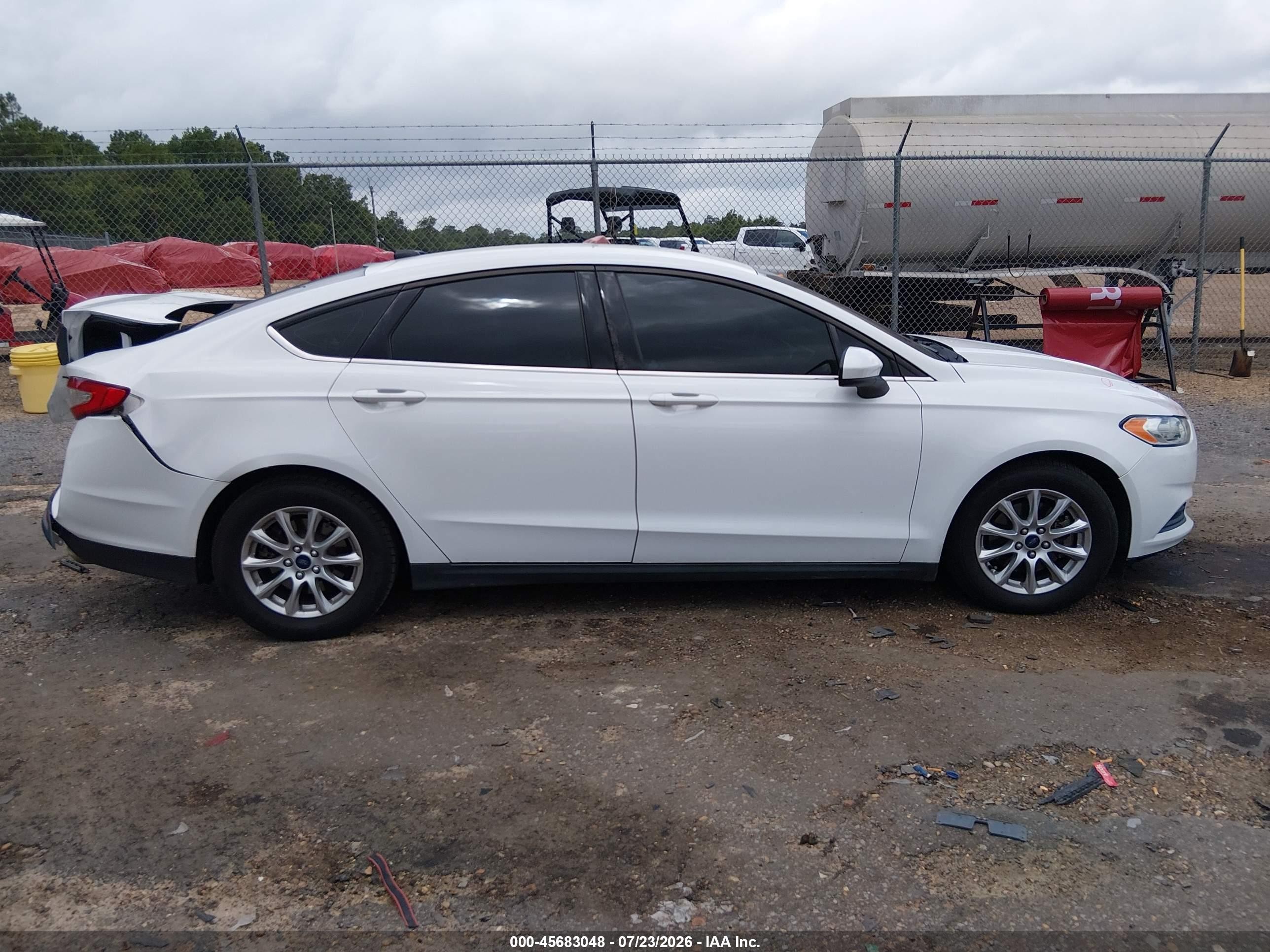 2015 Ford Fusion S White vin: 3FA6P0G76FR251208