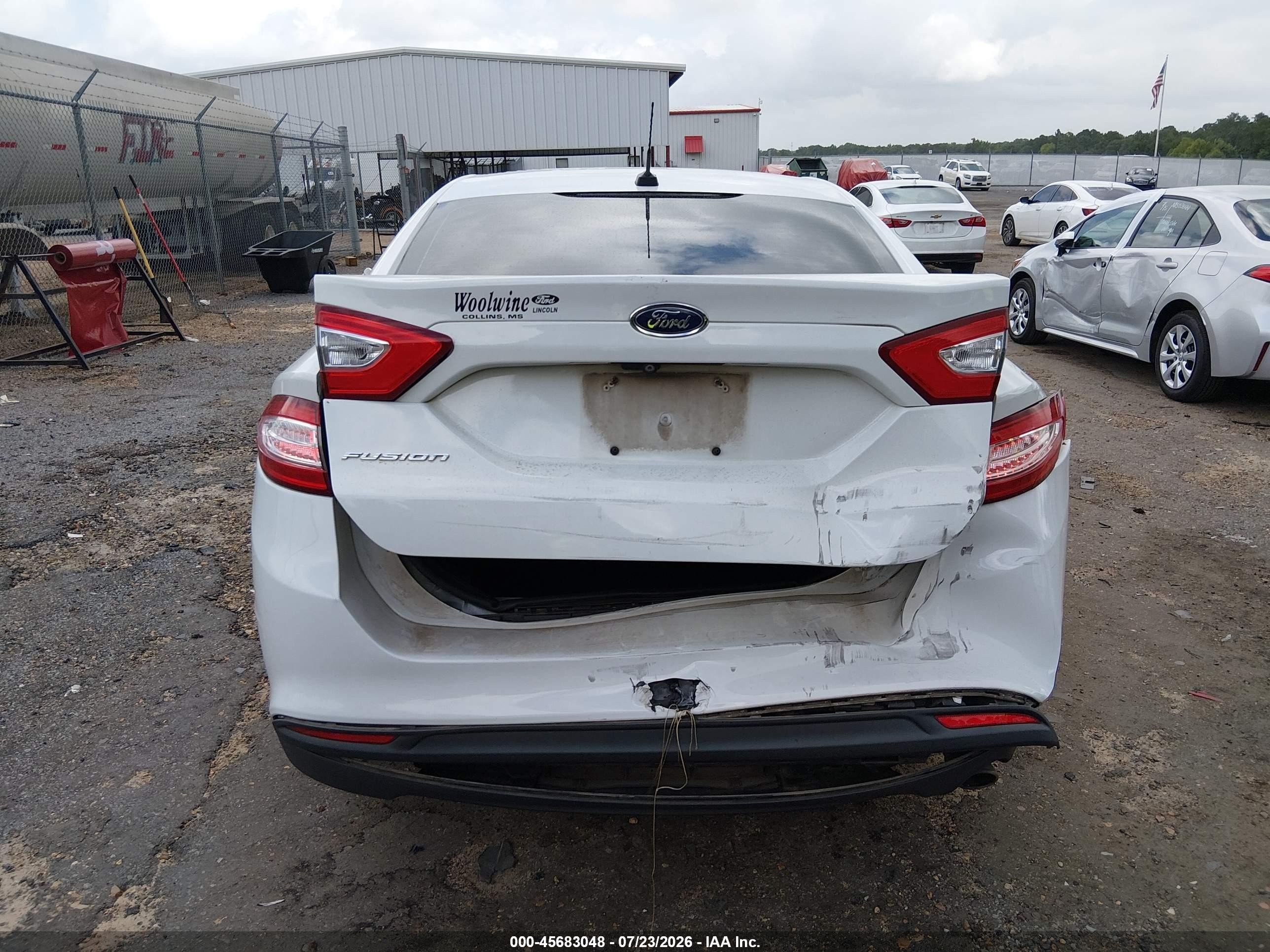 2015 Ford Fusion S White vin: 3FA6P0G76FR251208
