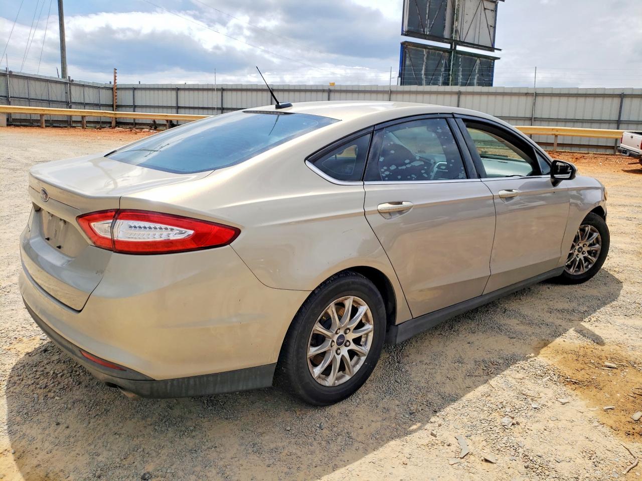 2015 Ford Fusion S Tan vin: 3FA6P0G76FR281101