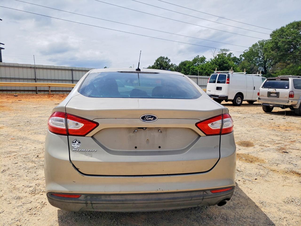2015 Ford Fusion S Tan vin: 3FA6P0G76FR281101