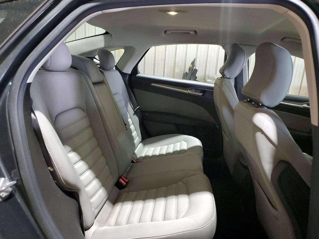 2015 Ford Fusion S Green vin: 3FA6P0G76FR300150