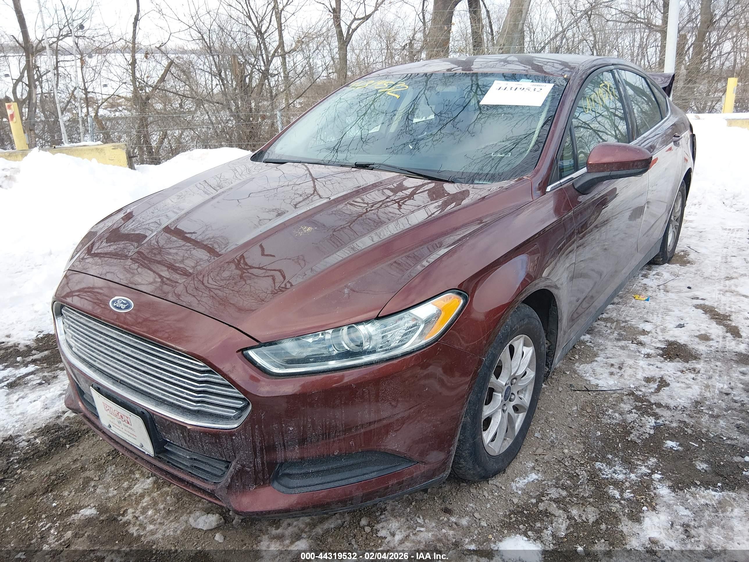 2016 Ford Fusion S Красный vin: 3FA6P0G76GR236824