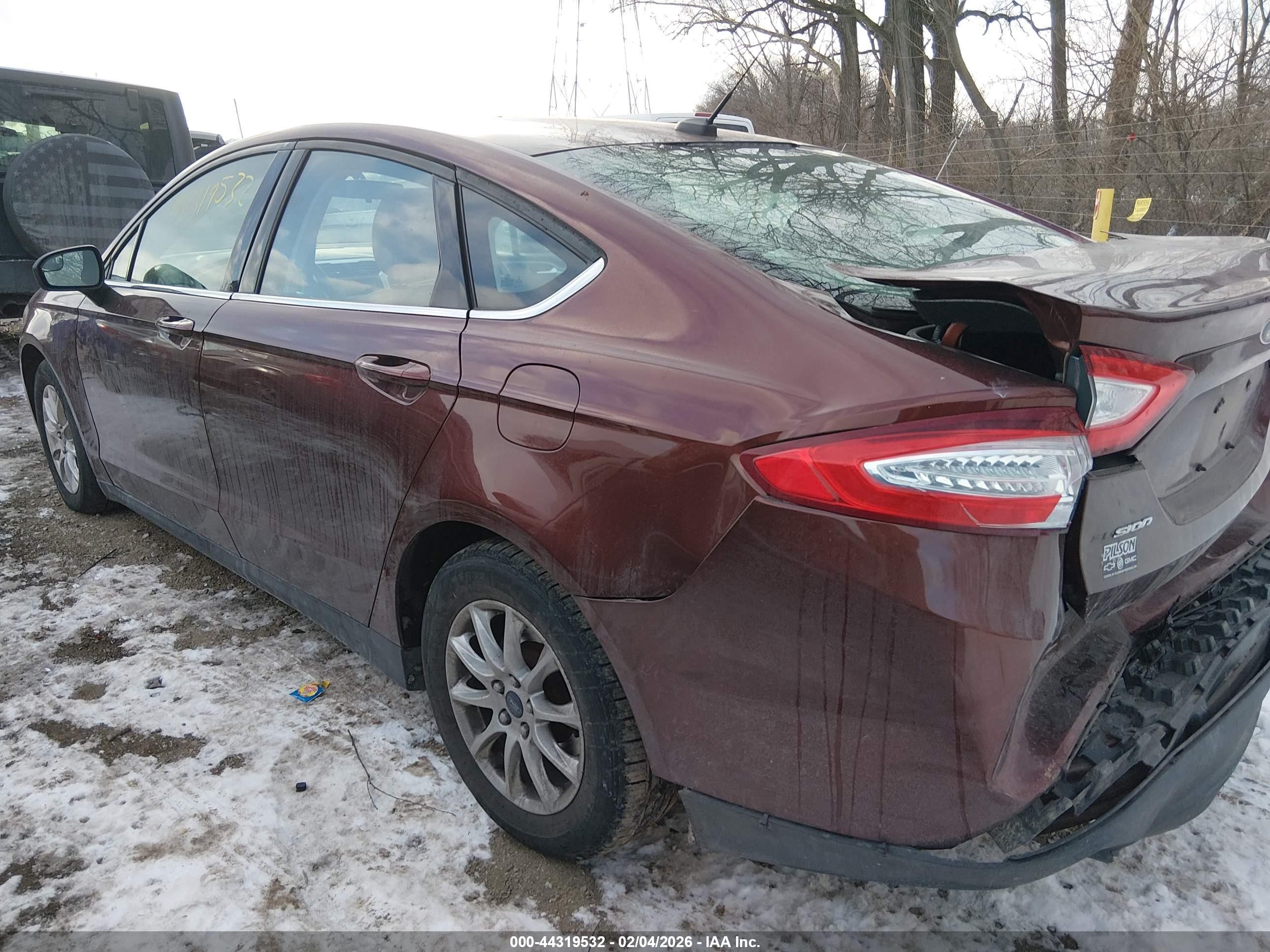 2016 Ford Fusion S Красный vin: 3FA6P0G76GR236824