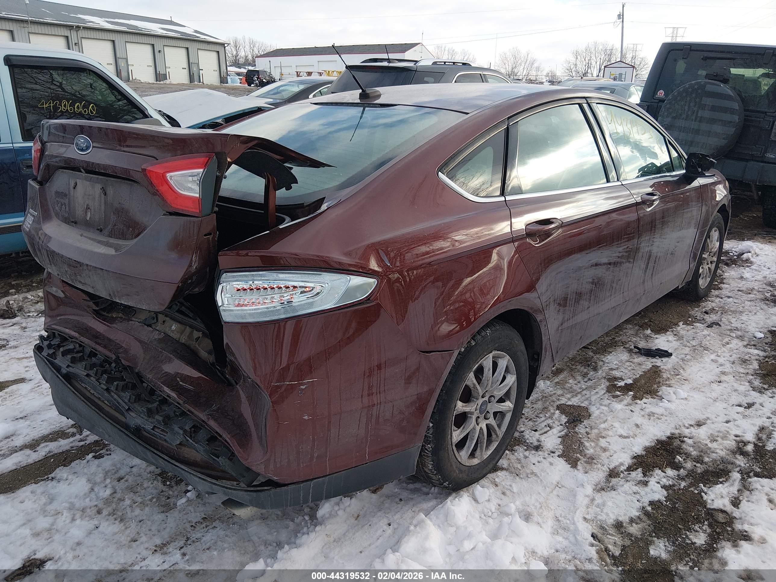 2016 Ford Fusion S Красный vin: 3FA6P0G76GR236824