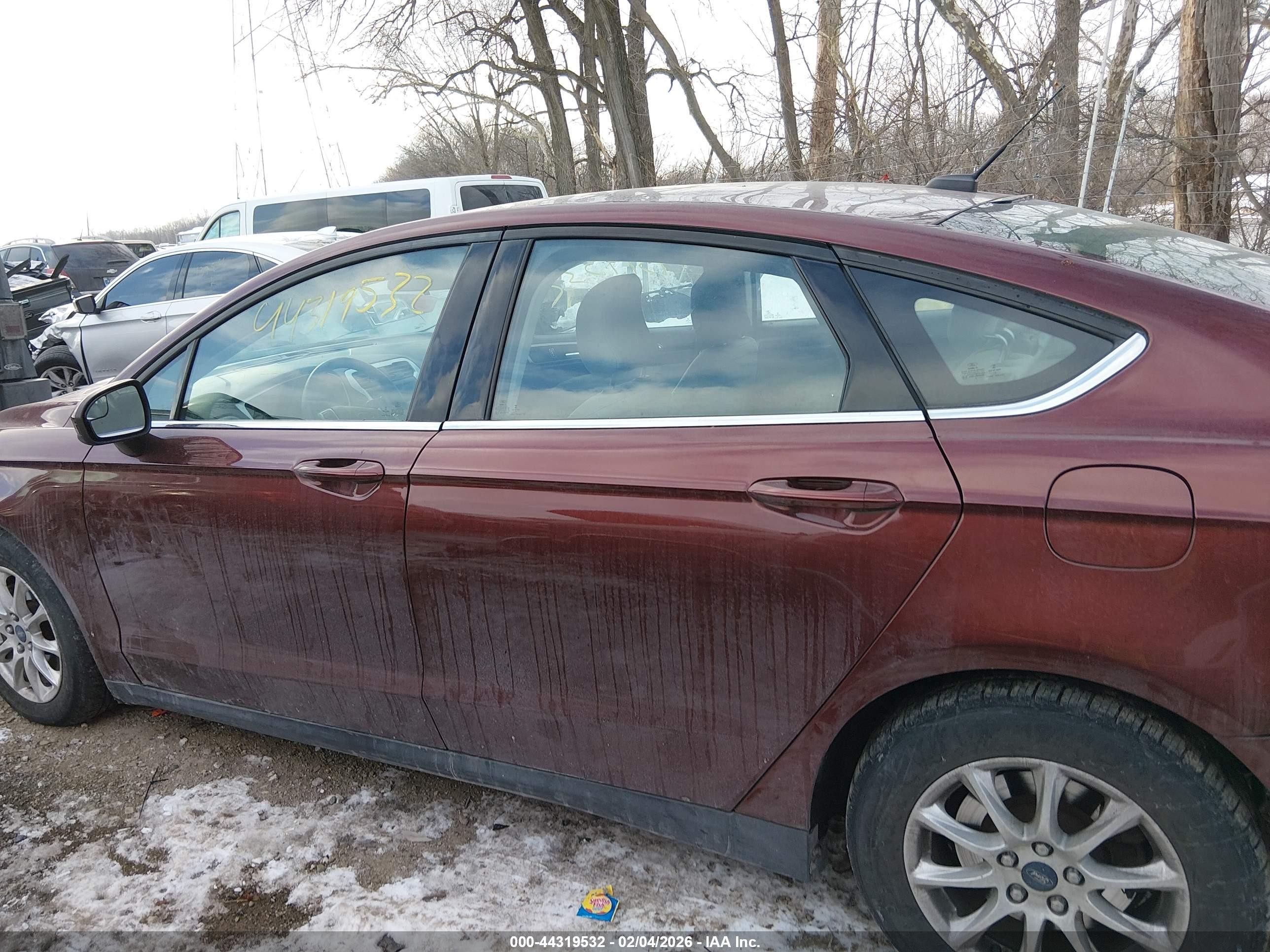 2016 Ford Fusion S Красный vin: 3FA6P0G76GR236824