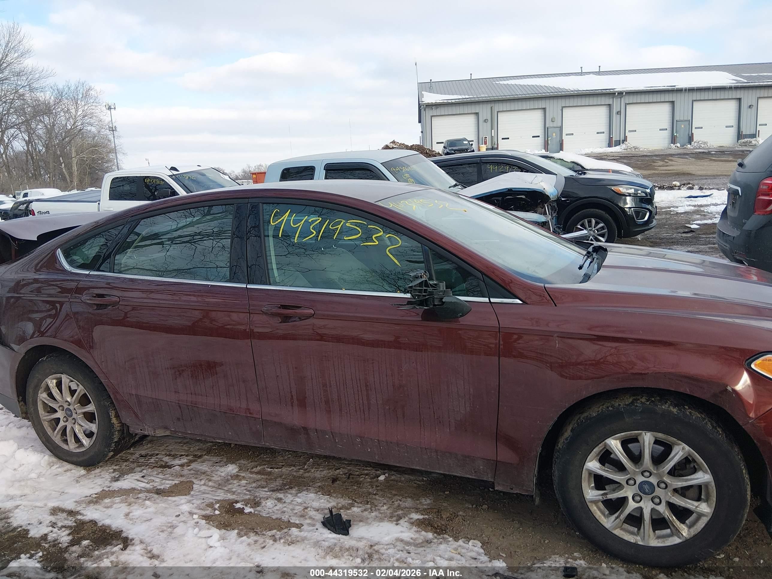 2016 Ford Fusion S Красный vin: 3FA6P0G76GR236824