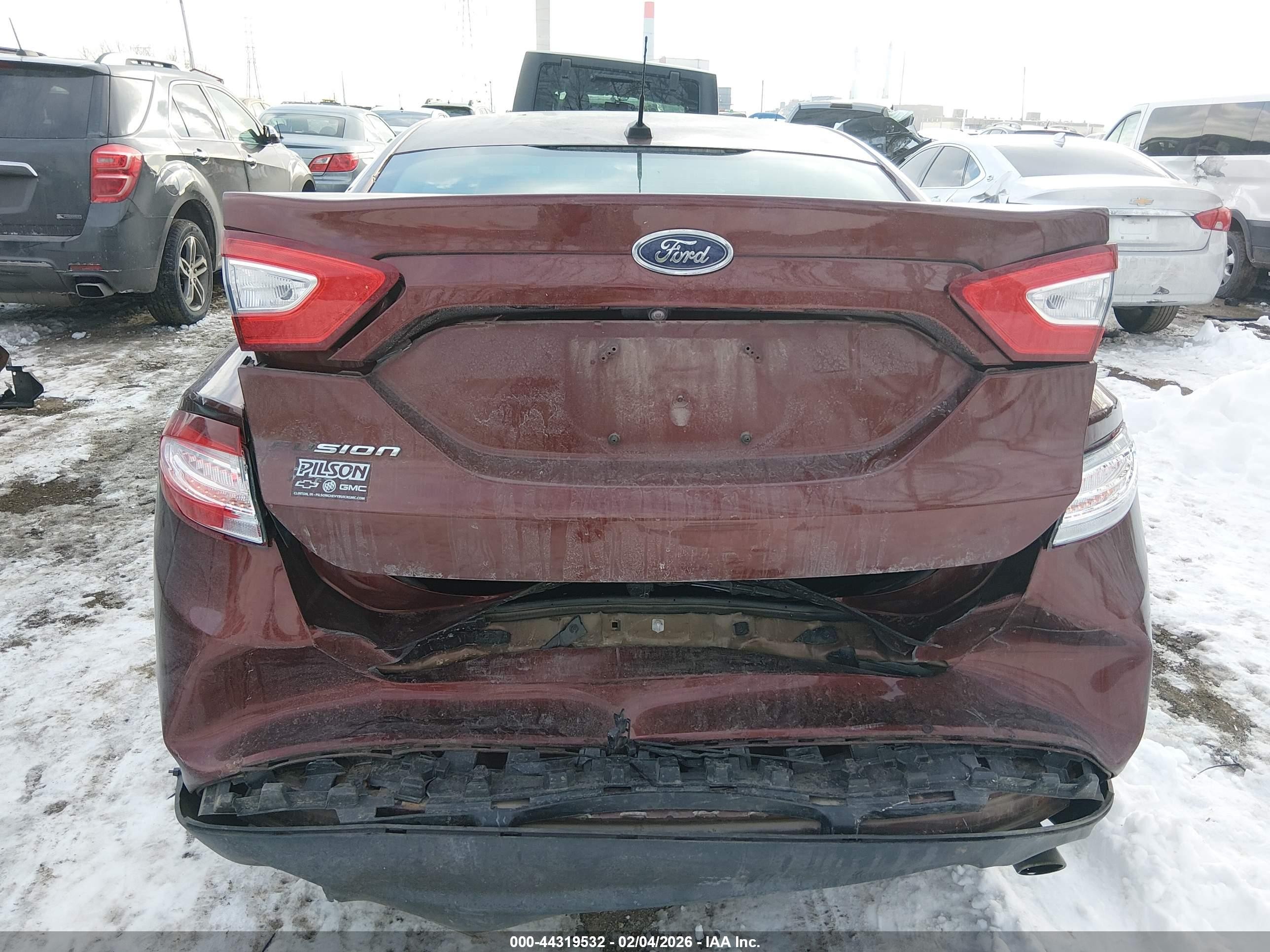 2016 Ford Fusion S Красный vin: 3FA6P0G76GR236824