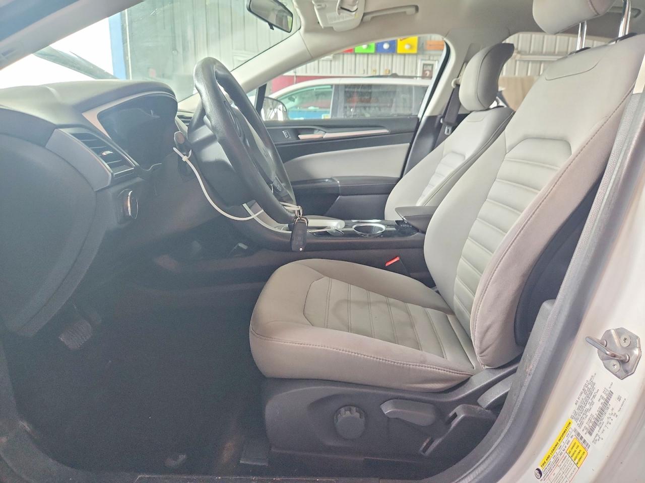 2013 Ford Fusion S White vin: 3FA6P0G77DR170814