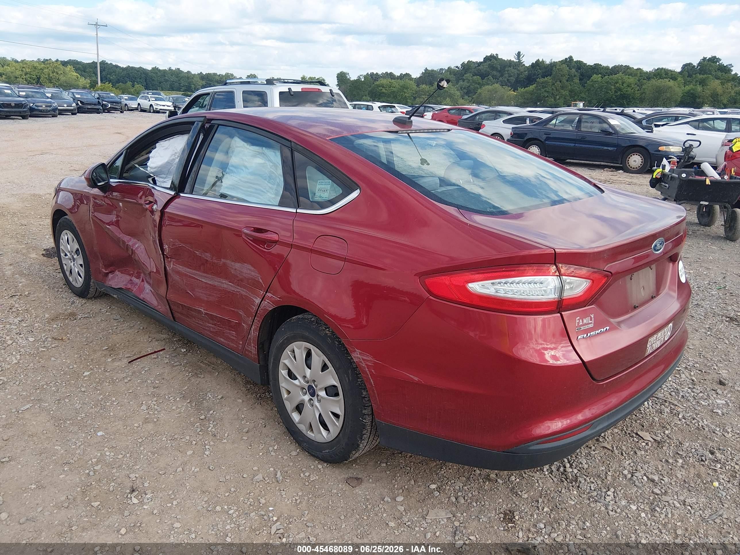 2013 Ford Fusion S Красный vin: 3FA6P0G77DR210731