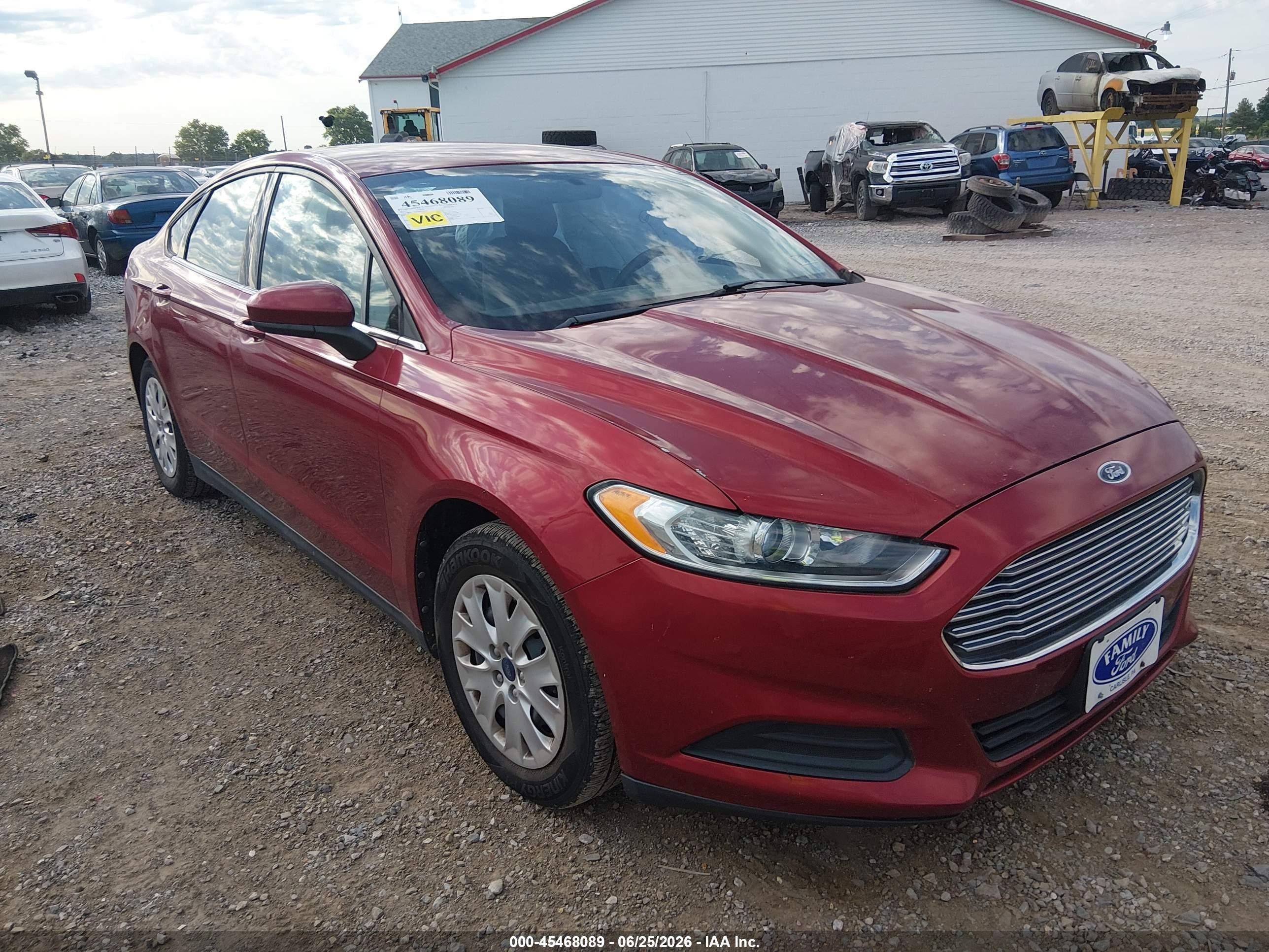 2013 Ford Fusion S Red vin: 3FA6P0G77DR210731