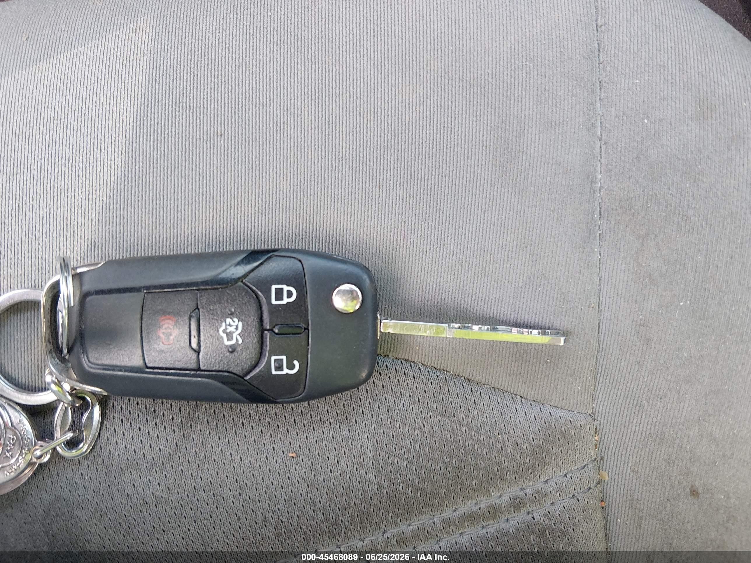 2013 Ford Fusion S Красный vin: 3FA6P0G77DR210731