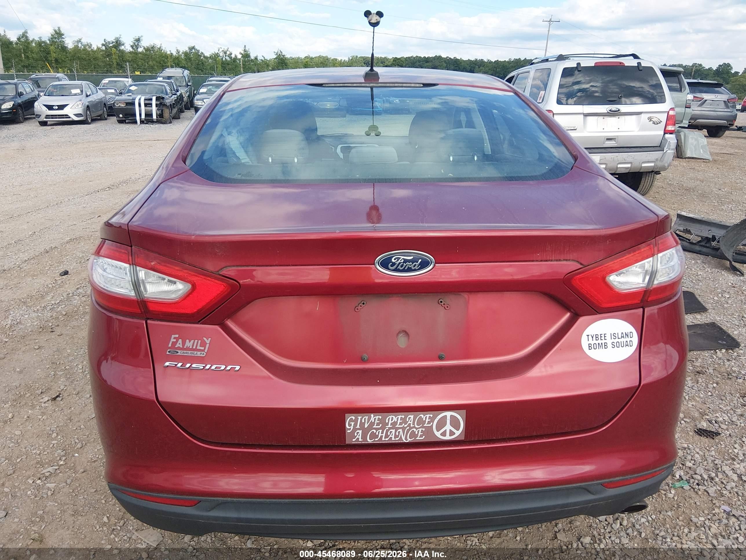 2013 Ford Fusion S Красный vin: 3FA6P0G77DR210731