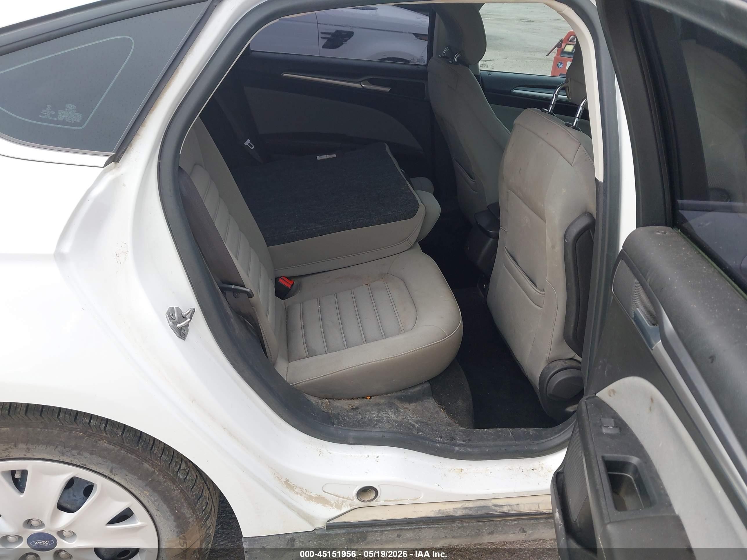 2013 Ford Fusion S Белый vin: 3FA6P0G77DR273117
