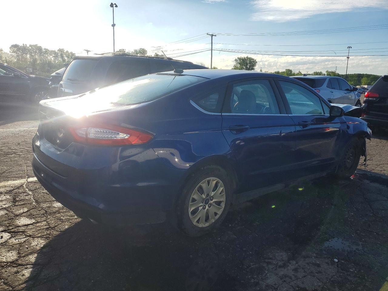 2013 Ford Fusion S Blue vin: 3FA6P0G77DR384640