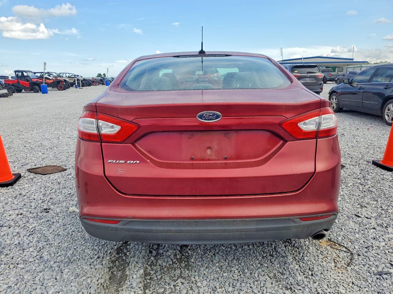 2014 Ford Fusion S Красный vin: 3FA6P0G77ER101932