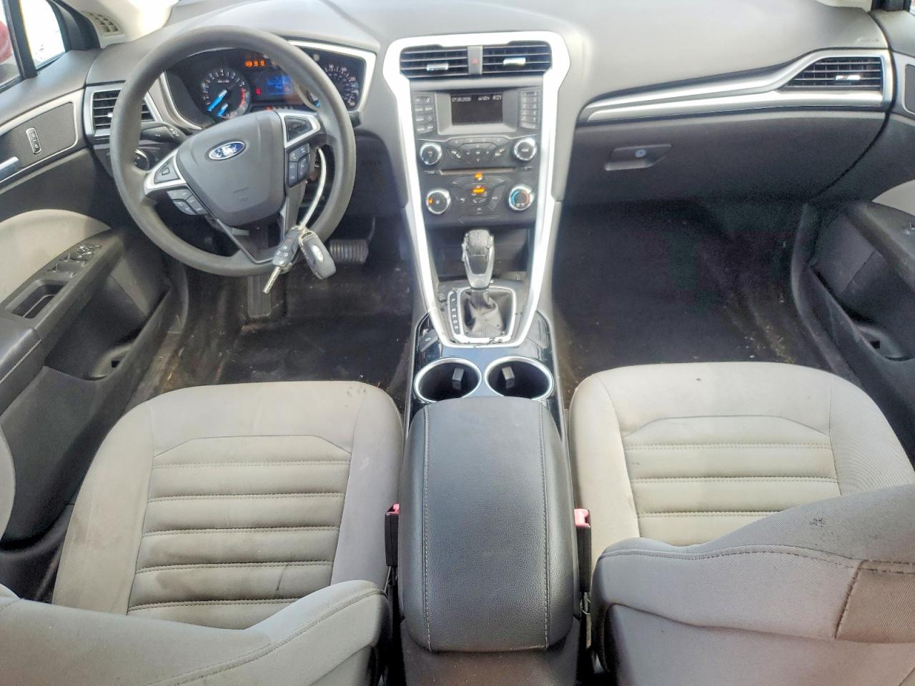 2014 Ford Fusion S Красный vin: 3FA6P0G77ER101932