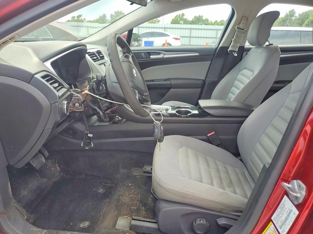 2014 Ford Fusion S Красный vin: 3FA6P0G77ER101932