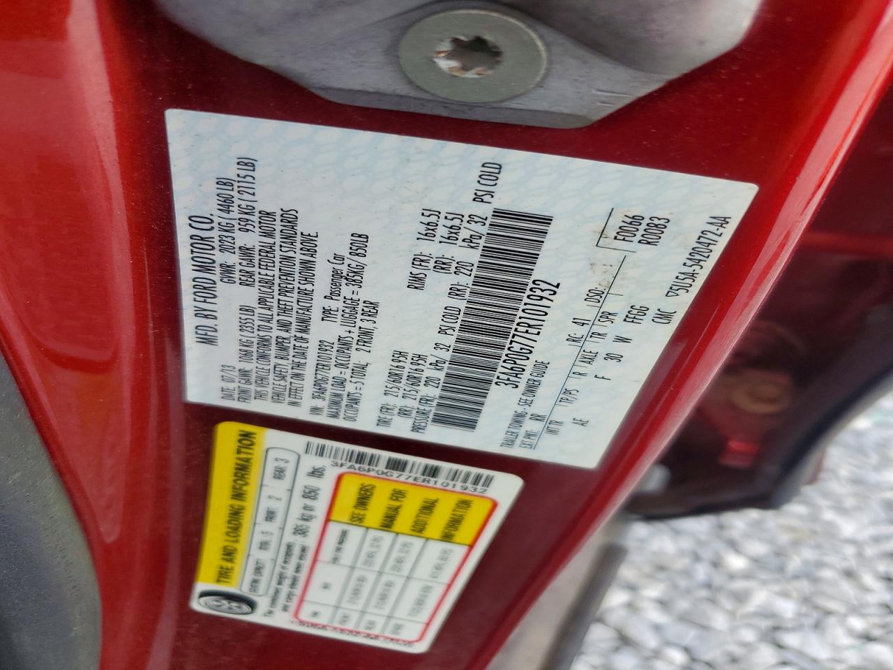 2014 Ford Fusion S Красный vin: 3FA6P0G77ER101932