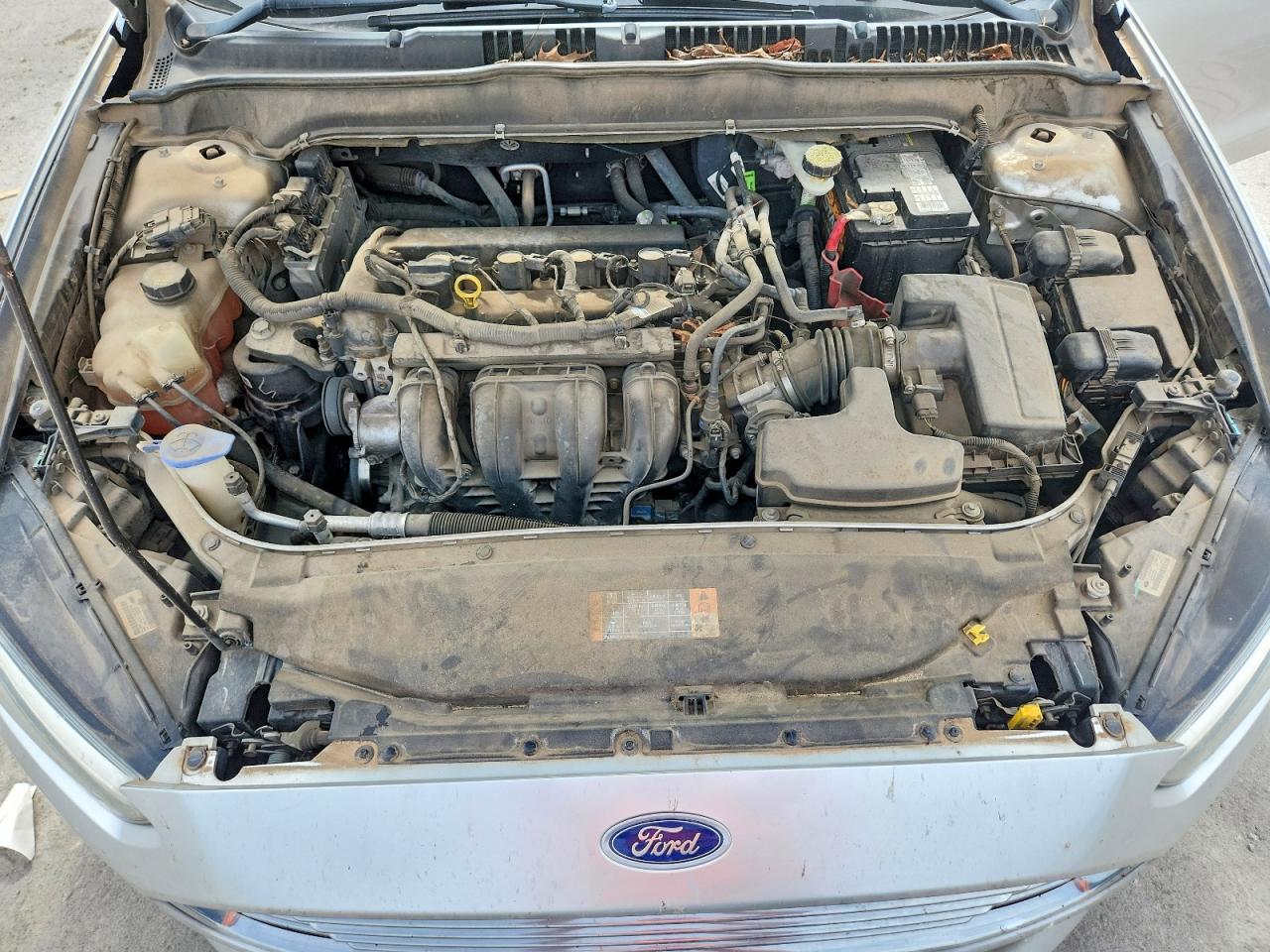 2014 Ford Fusion S Серебряный vin: 3FA6P0G77ER110324