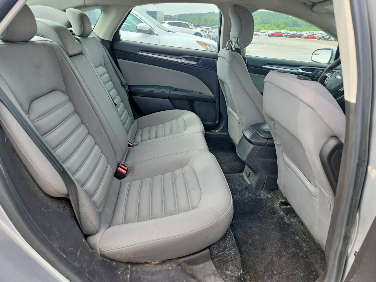 2014 Ford Fusion S Серебряный vin: 3FA6P0G77ER110324