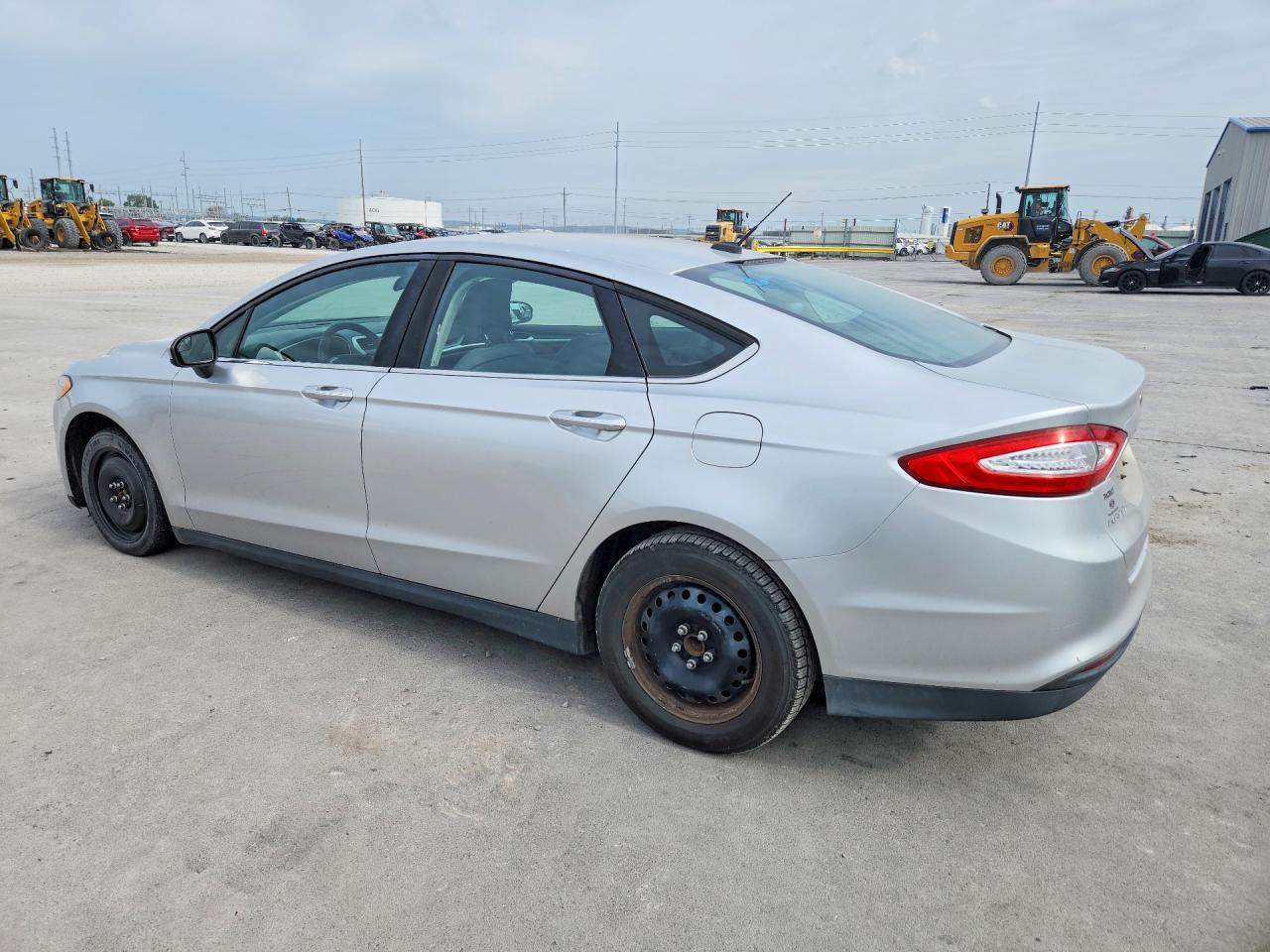 2014 Ford Fusion S Серебряный vin: 3FA6P0G77ER110324