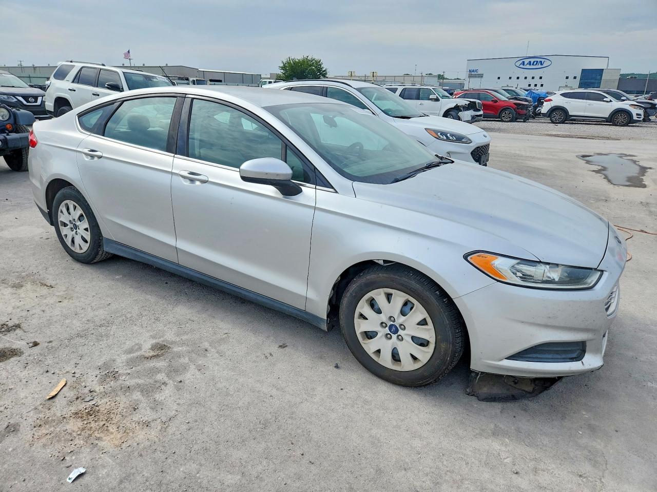 2014 Ford Fusion S Серебряный vin: 3FA6P0G77ER110324