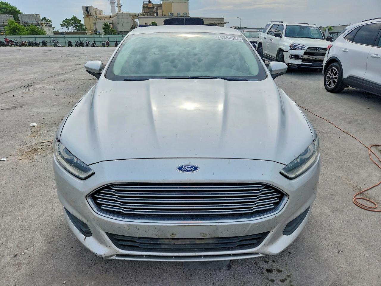 2014 Ford Fusion S Серебряный vin: 3FA6P0G77ER110324