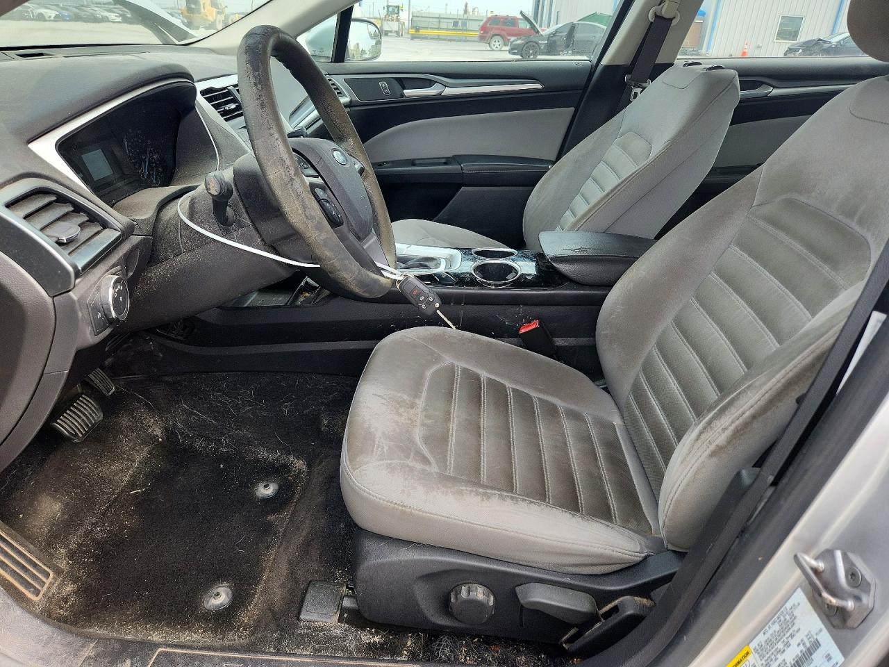2014 Ford Fusion S Серебряный vin: 3FA6P0G77ER110324