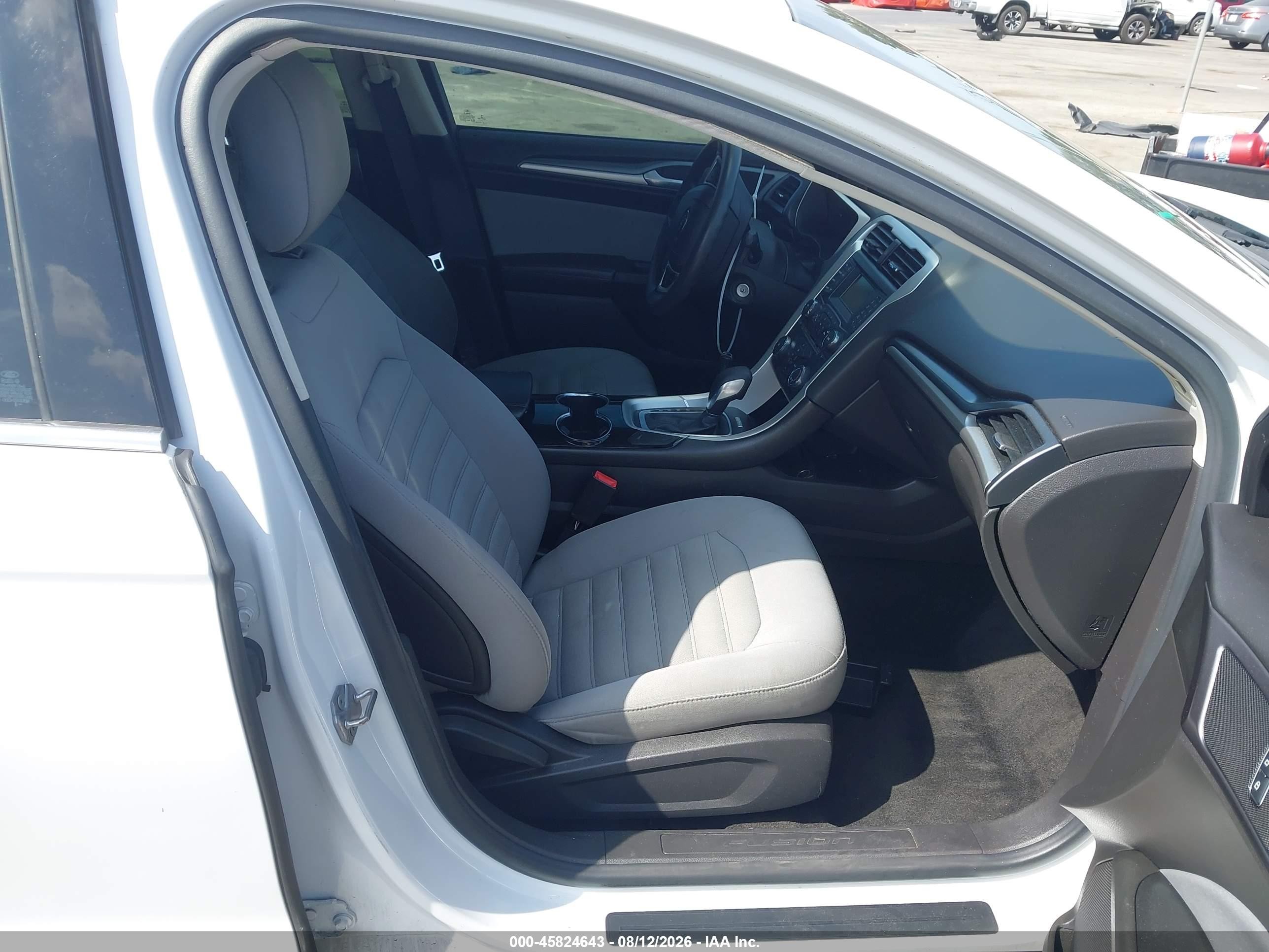 2014 Ford Fusion S White vin: 3FA6P0G77ER221164