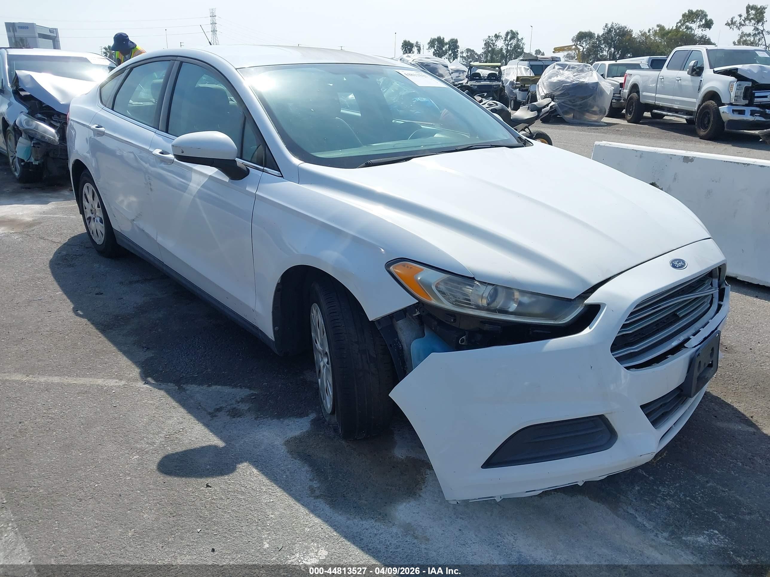 2014 Ford Fusion S White vin: 3FA6P0G77ER283891