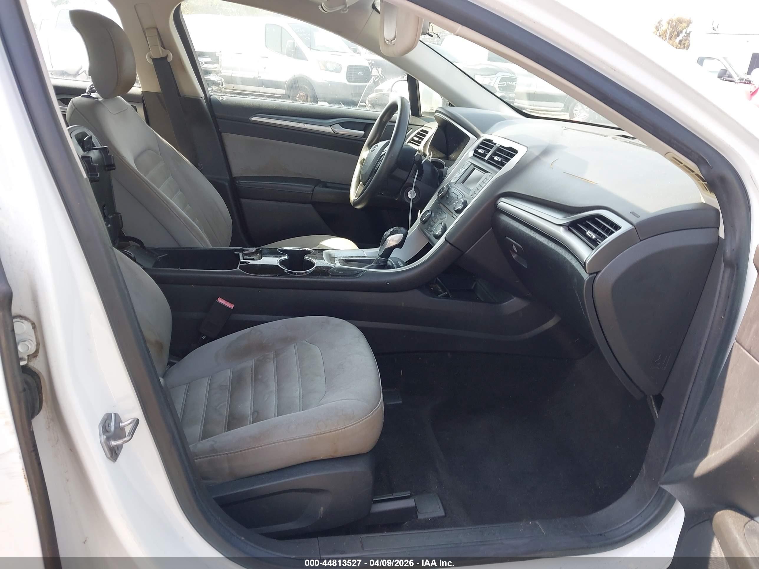2014 Ford Fusion S White vin: 3FA6P0G77ER283891