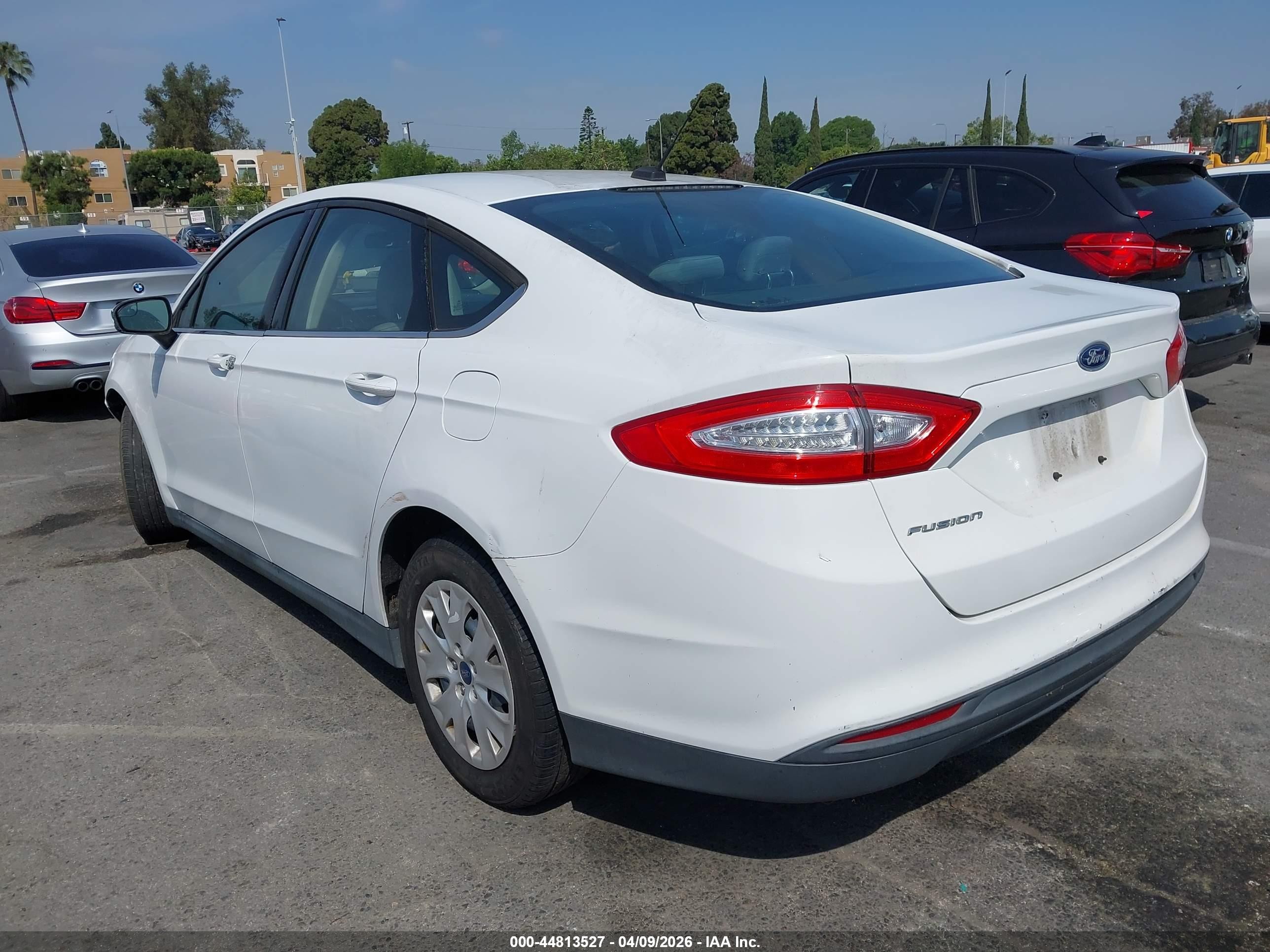 2014 Ford Fusion S White vin: 3FA6P0G77ER283891